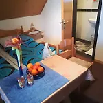 & Stare בית הארחה