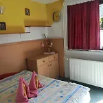 & Stare 2* בוהין